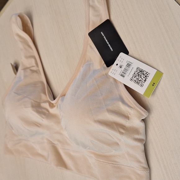 Wacoal B-Smooth® Wire Free Bralette with Scoop Neckline and Wireless Design - Picture 7 of 11